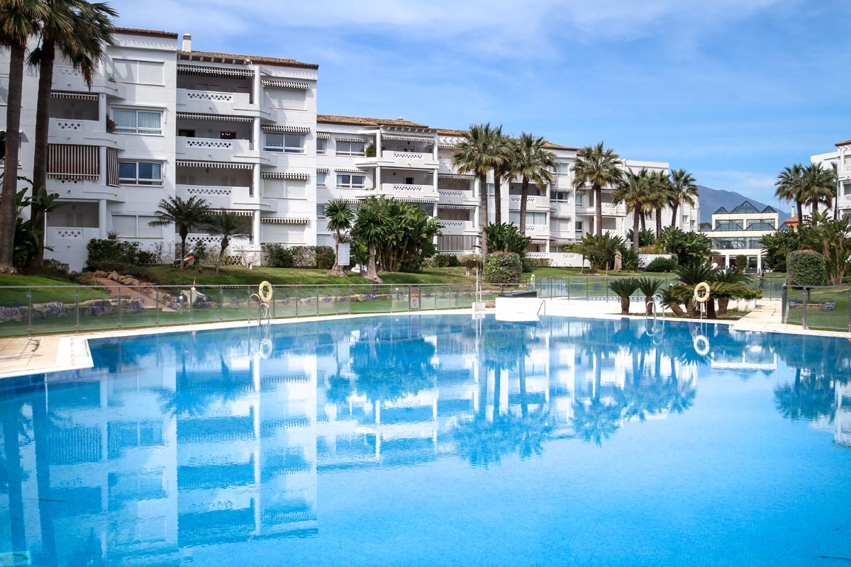 Playa Roc&iacute;o Beachfront Apartments Puerto Ban&uacute;s