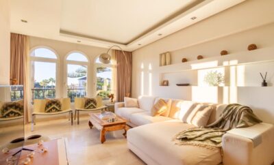 Sun Kiss Bright and Beaside Golf Apartment